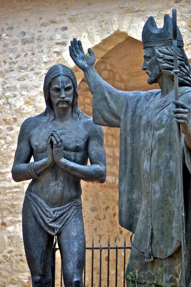 Baptism of clovis basilique saint remi de reims 11