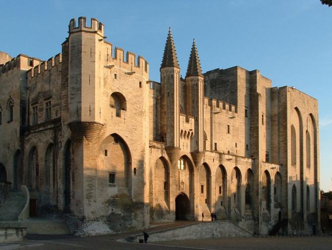 Facade du palais des papes 1