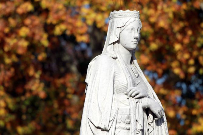 Jardin luxembourg statue leaves 1