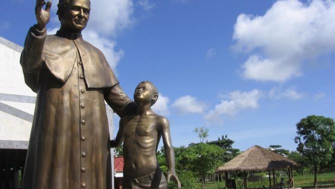 Statue de saint jean bosco au cambodge