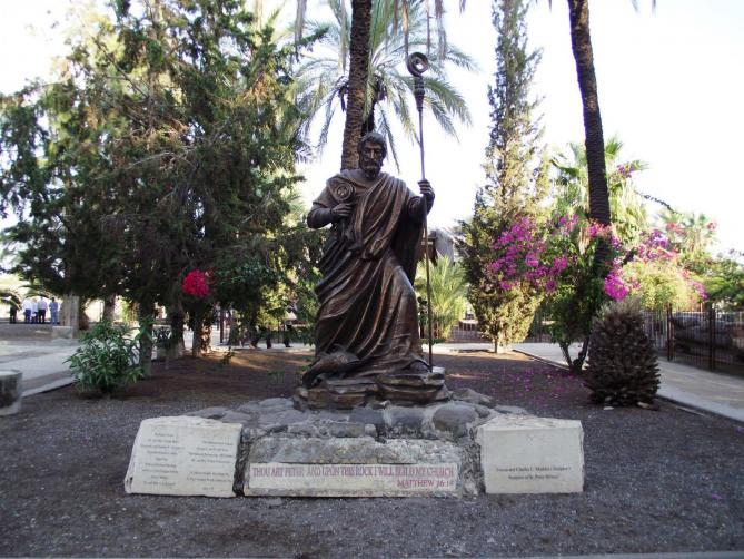 Statue de st pierre credit photo f theoret